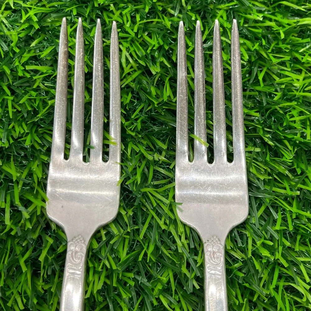Holmes &‎ Edwards Romance DeepSilver Inlaid Silverplate Dinner Forks Set of 4